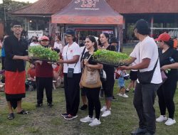 Tekan Laju Inflasi, Kelurahan Panjer Bagikan Bibit Tanaman Kepada Kader PKK