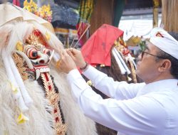 Walikota Jaya Negara Hadiri Karya Ngeratep, Melaspas lan Pasupati di Pura Dalem Segening, Munang Maning.