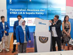 Sandiaga Uno Bersama Sepatu Kanky dan STBA LIA Beri Beasiswa ke-10 Pelaku Parekraf