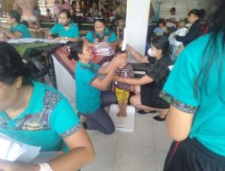Berikan Palayanan Kesehatan, Desa Dangin Puri Klod Laksanakan Posyandu