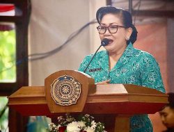 Ketua TP PKK Provinsi Bali saat membuka Pelaksanaan Lomba Senam Nangun Sat Kerthi Loka Bali dan Lomba Paduan Suara