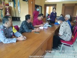 Bhabinkamtibmas Polsek Denpasar Timur (Dentim) Pengawasan Terkait Pembagian Bantuan Langsung Tunai (BLT) Tahun 2023