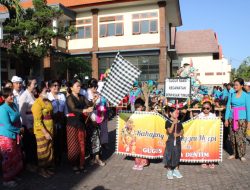 Ny. Antari Jaya Negara Buka Pawai Ogoh-ogoh TK/PAUD Kecamatan Dentim