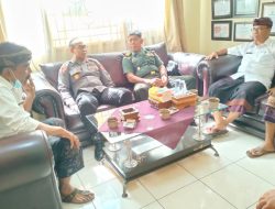 Program Bang Kumis, Kapolsek Denpasar Timur (Dentim) Sambangi Kantor Desa Sumerta Kelod Jalin Silaturahmi
