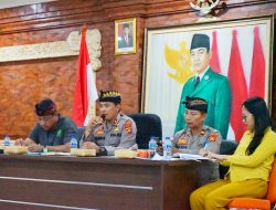 Menjaga Harkamtibmas Tetap Kondusif Menjelang Nyepi, Kapolsek Denpasar Barat Penuhi Undang Perbekel Tegal Harum
