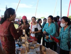 Ketua TP PKK Denpasar Ny. Sagung Antari Jaya Negara Hadiri Pasar Rakyat  Tim Penggerak Provinsi Bali