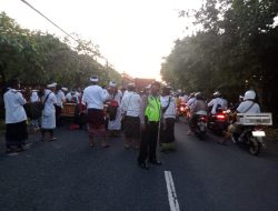 Jaga Kondusifitas Kegiatan Melasti Polsek Dentim Mengerahkan 30 Personil Untuk Melaksanakan Pengamanan