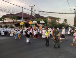 Polsek Densel Gelar Personil di Beberapa Pantai Pastikan Keamanan dan Kelancaran Prosesi Upacara Melasti