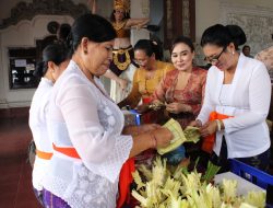 Tingkatkan Pemahaman Banten Sesuai Sastra, WHDI Kota Denpasar Kembali Gelar Pelatihan Membuat Banten 