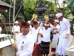 Jaya Negara Ikuti Prosesi Upacara Ngeruwak Awali Perbaikan Pura Agung Jagatnatha