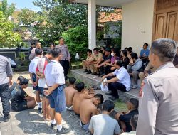 Ngajak Tawuran Perang Sarung, Sejumlah Remaja Diamankan Polsek Denpasar Barat