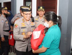 Polresta Denpasar Dan Jajaran Serahkan Bantuan Kemanusiaan Untuk Negeri