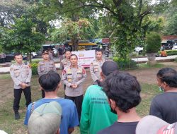 Waka Polda Bali Serahkan Bantuan Sembako Kepada Petugas DLHK Kota Denpasar