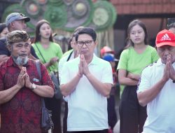 Sekda Adi Arnawa Lepas Jalan Santai ST. Putra Presada Desa Gulingan