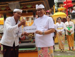 Sekda Adi Arnawa Hadiri Karya Piodalan di Pura Kahyangan Jagat Kancing Gumi