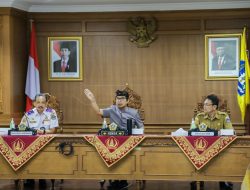 Sekda Badung Wayan Adi Arnawa memimpin Forum Rapat Lalu Lintas Angkutan Jalan Kabupaten Badung tahun 2023