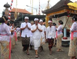 Sekda Adi Arnawa Upasaksi Piodalan Pura Puseh Bonbiyu, Angantaka