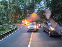 Mobil mikrobus terbakar di Gitgit, pengemudinya meninggal dunia