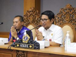 Sekda Badung Wayan Adi Arnawa memimpin rapat pengarahan tentang seruan pelaksanaan Hari Raya Nyepi Tahun Baru Caka 1945