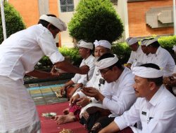 Dikpora Gelar Upacara Rsi Gana Wawali Arya Wibawa Mendem Pedagingan 