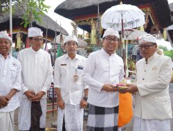 Wawali Arya Wibawa Hadiri Pujawali di Pura Tambangan Badung