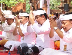 Wawali Arya Wibawa Ngaturang Bhakti Piodalan Pura Lokanatha Lumintang Denpasar