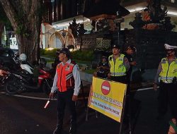 Personil Polsek Denpasar Timur Laksanakan Pengamanan Ibadah Gereja
