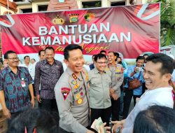 Polda Bali Melaksanakan Kegiatan Operasi Pasar dan Pembagian Sembako di Pasar Badung