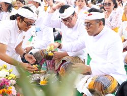 Pemkot Denpasar Ngaturang Bhakti Penganyar Serangkaian Pujawali Ngusaba Kedasa di Pura Ulun Danu Batur