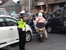 Personil Unit Lantas Polsek Denpasar Barat Pengaturan Lalin Sore, Wujud Nyata Pelayanan Kepada Masyarakat
