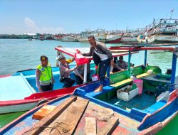 Kapolsek Benoa Berikan Bantuan Kemanusiaan Untuk Negeri Di Tengah Laut