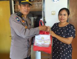 Berbagi Berkah Di Bulan Ramadhan, Polsek Densel Bagikan Sembako Kepada Lansia di Kelurahan Panjer 