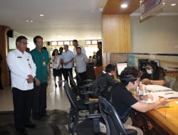 Pastikan Pelayanan Publik Berjalan Lancar Selama Cuti Bersama Sekda Denpasar Alit Wiradana Sidak Mal Pelayanan Publik