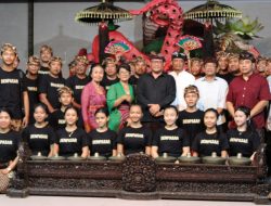 Sekda Alit Wiradana Sambangi Sekaa Gong Sad Merta Duta Gong Kebyar Legendaris 