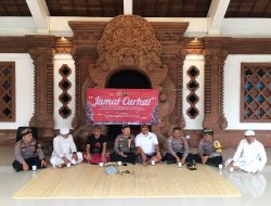 Gelar Jumat Curhat Sembari Ngayah Mereresik, Bhakti Polsek Denpasar Utara