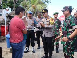 Sapa pengunjung Pantai Kuta, Kapolresta Denpasar Dan Dandim 1611/Badung Patroli Bersama