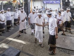 Sekda Adi Arnawa Hadiri Karya Ngenteg Linggih di Pura Begawan Penyarikan Banjar Ubung Sempidi