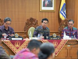 Sekda Adi Arnawa Pimpin Rapat Evaluasi Triwulan I Tahun Anggaran 2023