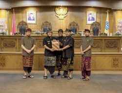Bupati Giri Prasta saat mengikuti Rapat Paripurna DPRD Kabupaten Badung