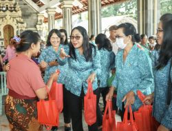 Cegah Stunting di Kabupaten Badung TP PKK Badung Bagikan Paket Olahan Ikan Siap Saji di Desa Belok Sidan Petang