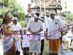 Sekda Adi Arnawa Hadiri Karya Melaspas Balai Banjar Adat Lambing
