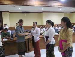 Pemkab Badung Serahkan Hibah Kepada Lembaga Adat Upaya Pelestarian Seni, Adat, Agama dan Budaya