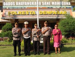Dua Personel Polresta Denpasar Terima Kenaikan Pangkat Pengabdian