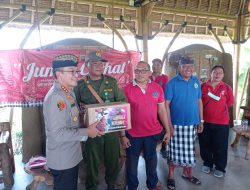 Gelar Jumat Curhat Dengan Dirangkaikan Penyerahan Sembako, Polresta Denpasar Hadir Di Desa Kesiman Kertalangu