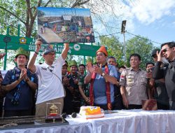 Menparekraf Tanam Bibit Mangrove di Desa Wisata Sungsang IV Banyuasin Sumsel