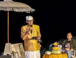 Sandiaga Uno bertemu komunitas untuk membahas isu terkait pariwisata yang berkualitas dan berkelanjutan di Café Stuja Sanur