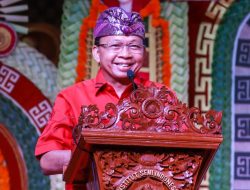 Dosen dan Mahasiswa ISI Denpasar antusias sambut kehadiran Gubernur Wayan Koster