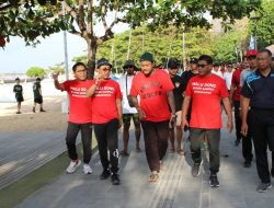 Pemkot Denpasar Bersama Komunitas Pantai Malu Dong Gelar Membersihkan Pantai Sanur