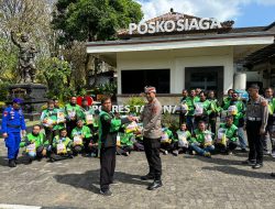 Kapolres Tabanan Serahkan Sembako Dan Sampaikan Mesadu AUM Kepada Komunitas Gojek