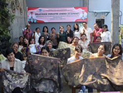 Ny. Ayu Kristi Arya Wibawa Tutup Pelatihan Induatri Aneka Ecoprint